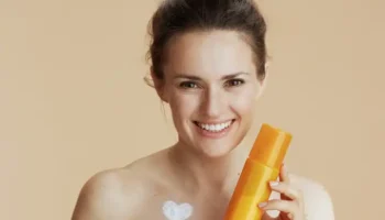 Protecting skin with sunscreen to maintain a glow after 40