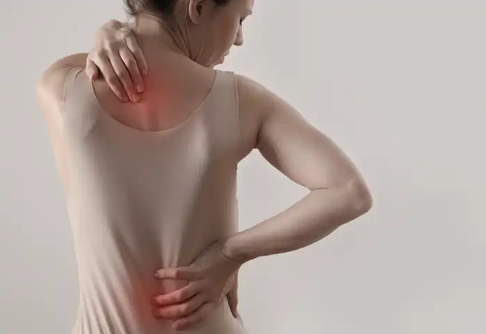 woman experiencing back pain with perimenopause